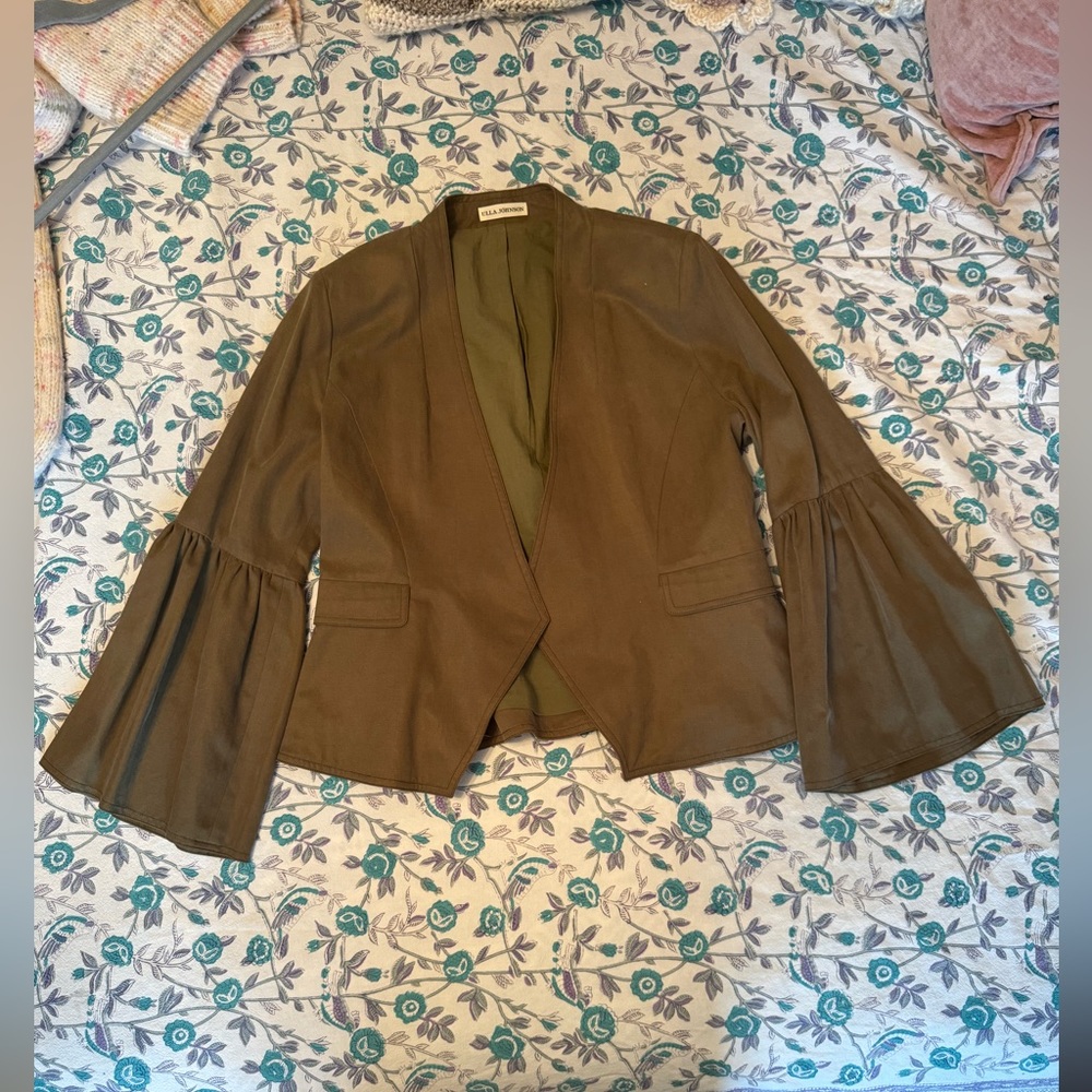 Ulla Johnson lined bolero jacket. Gathered flared sleeves. Slight peplum hem. - Picture 2 of 8